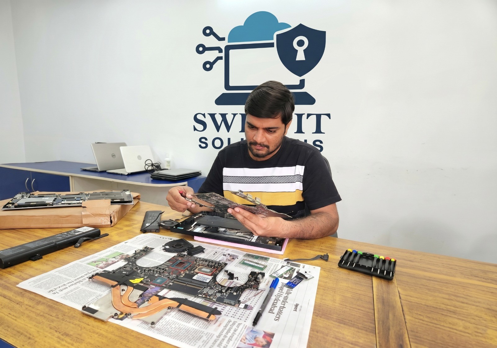 Doorstep IT Care technician providing AMC IT support inside a Hyderabad office